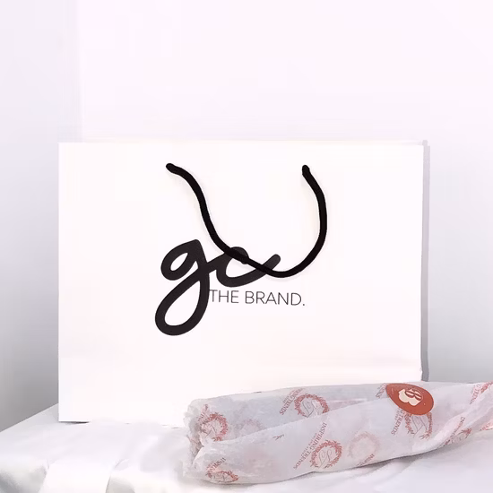 피복 상점을 위한 주문을 받아서 만들어진 백색 색깔 220GSM 상아빛 종이 선물 끈달린 가방 종이 봉지